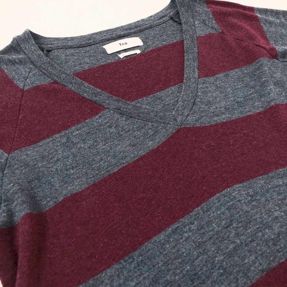 Aritzia TNA Pomona Striped V Neck Oversized Soft Casual T Shirt Rolled Sleeve XS - Picture 9 of 16